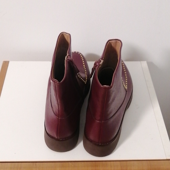 FitFlop Kinbey Microstud Patent Ankle Boots - Picture 6 of 11